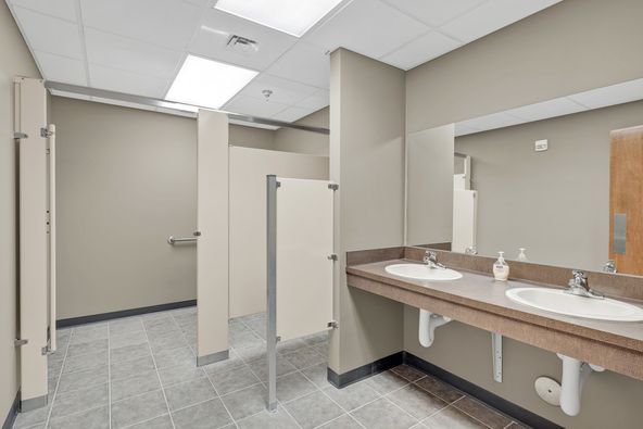 Cross Park Center: 9123 - 9131 Cross Park Drive, Knoxville, TN 37923